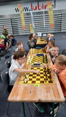 Debiut „Trójkowych” szachistów w dolnośląskim turnieju