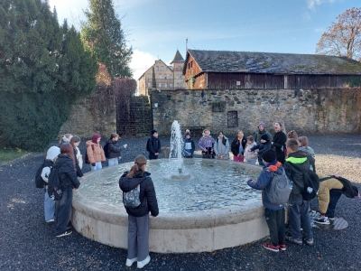 Niezwykła podróż w czasie - Odkrywanie Zamku Czocha z klasami 4a i 4c