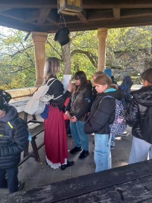 Niezwykła podróż w czasie - Odkrywanie Zamku Czocha z klasami 4a i 4c