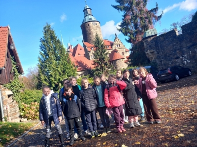 Niezwykła podróż w czasie - Odkrywanie Zamku Czocha z klasami 4a i 4c