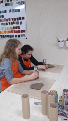 Warsztaty ceramiczne uczennic klas 4-7 w pracowni ANANDA