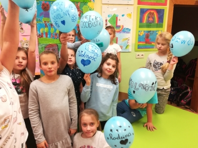 Niebiesko nam – Ogólnopolski Dzień Praw Dziecka w grupie V świetlicy